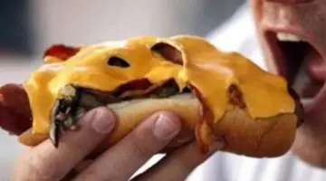 الوجبات فائقة المعالجة والمضادات الحيوية.. متهمون جدد في قضايا السرطان المبكرة