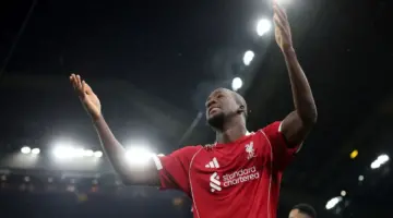 بعد مفاوضات مضنية.. ليفربول يقترب من تجديد عقد كوناتي