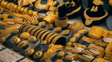 تحذير عاجل: خط الدفاع الأخير لمدخراتك الذهبية على وشك الانهيار.. كيف تتخطى ‘الرقم العرقي الذهبي’ 6900 جنيه؟