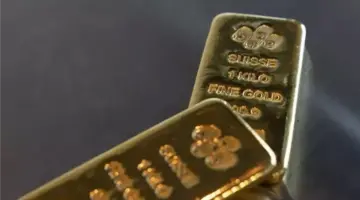 تراجع أسعار الذهب دون 4700 دولار مع ارتفاع الدولار والنفط