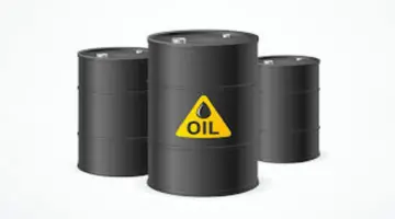 تراجع سعر برميل النفط اليوم بالدولار.. 3 دولار خسائر وخبراء: ارتفاع أسعار البنزين والسولار سبب زيادة أسعار النفط عالميًا