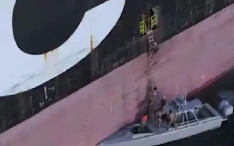 تصعيد في مضيق هرمز: رسوم إيرانية محتملة تهدد استقرار أسواق الطاقة الدولية