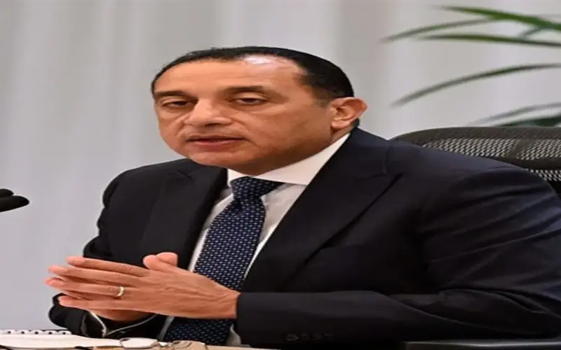 تطبيق التوقيت الصيفي بعد ساعات.. إغلاق المحلات في مصر 9 ولا 11؟