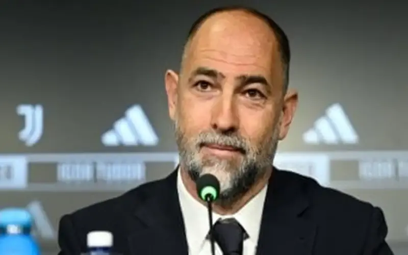 توتنهام يقرر إنهاء التعاقد مع إيجور تيودور بعد 43 يوما