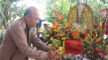 تُقام فعاليات حيوية لإحياء ذكرى تأسيس سلالة ملوك هونغ في مختلف أنحاء المقاطعة.