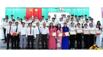 تُقدم حبوب الأرز الدعم للطلاب الفقراء.