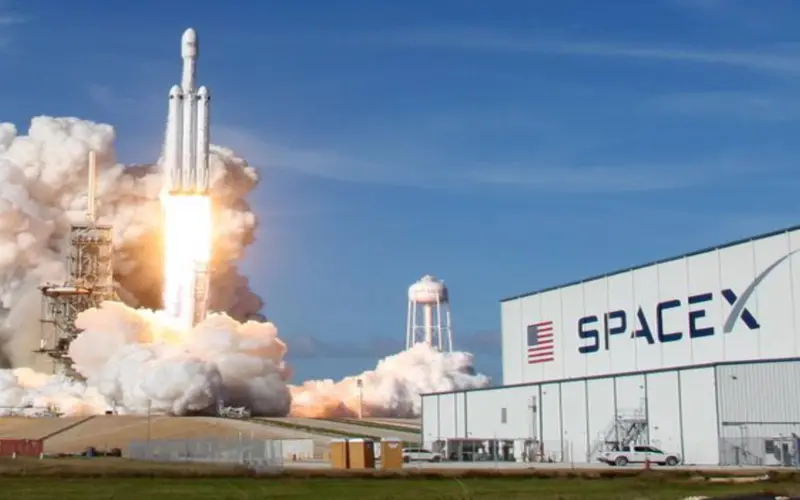 جريدة الرياض | سبيس إكس تطلق بنجاح قمرًا صناعيّا لنظام تحديد المواقع العالمي GPS