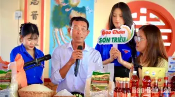 جسر يصل المنتجات الزراعية بالسوق.