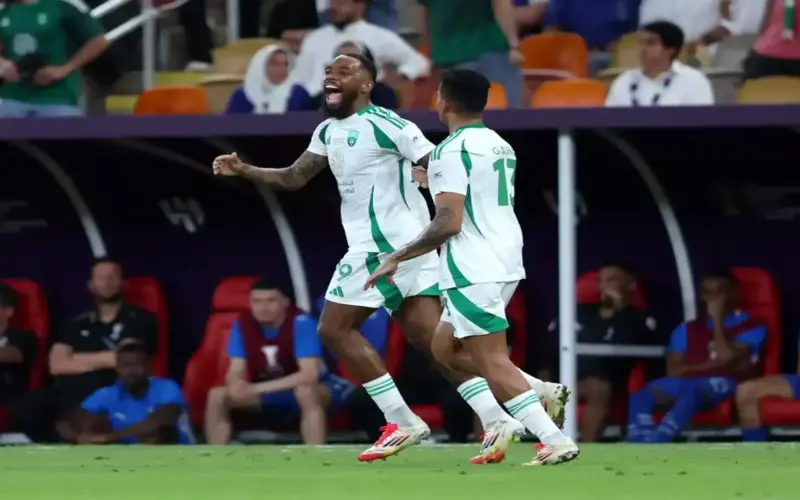 حصري لـ365scores.. خبير تحكيمي سويسري يحسم الجدل حول ركلتي جزاء الأهلي أمام الفيحاء