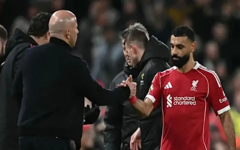 خطر يهدد آرني سلوت في ليفربول بسبب تصرفه الأخير تجاه محمد صلاح
