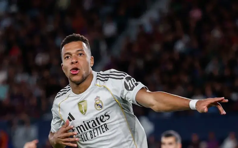 دوري أبطال أوروبا| مبابي وفينيسيوس يقودان هجوم ريال مدريد أمام بايرن ميونخ