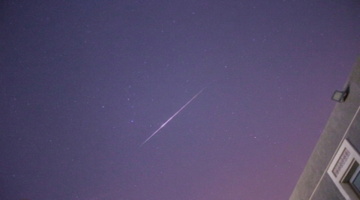 ذروة شهب القيثاريات تنير سماء السعودية والوطن العربي الليلة