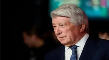 رئيس أتلتيكو مدريد يستهزئ بلابورتا بعد إقصاء برشلونة من دوري أبطال أوروبا