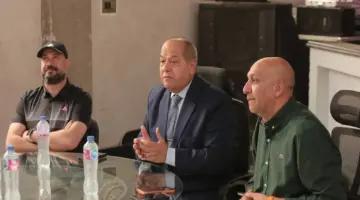 رئيس كهرباء الإسماعيلية يجتمع باللاعبين لتحفيزهم قبل مواجهة غزل المحلة