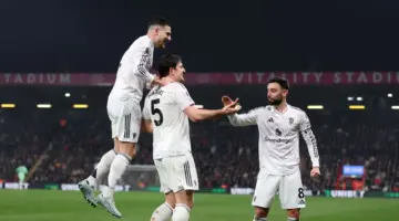 رسميًا.. مانشستر يونايتد يُعلن تمديد عقد نجمه