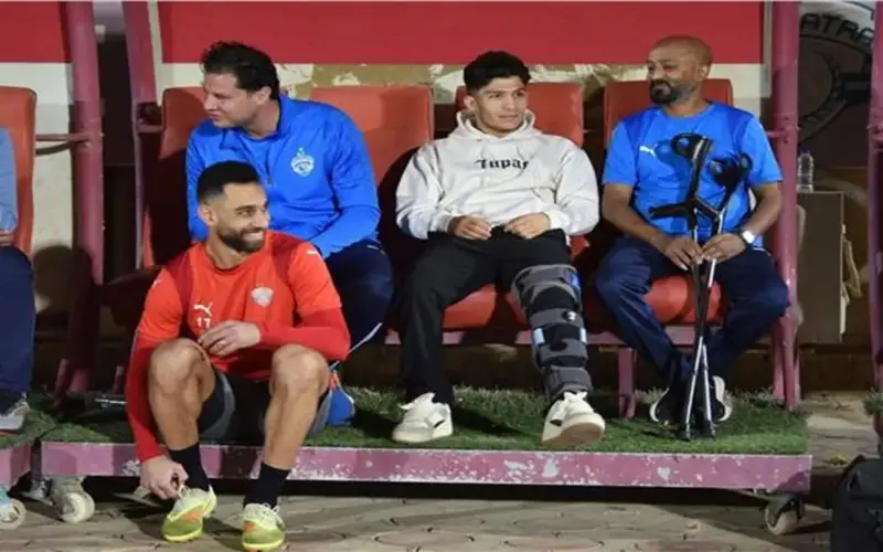 رغم إصابته بالصليبي| إسلام عيسى يدعم سيراميكا قبل موقعة الأهلي «صور»