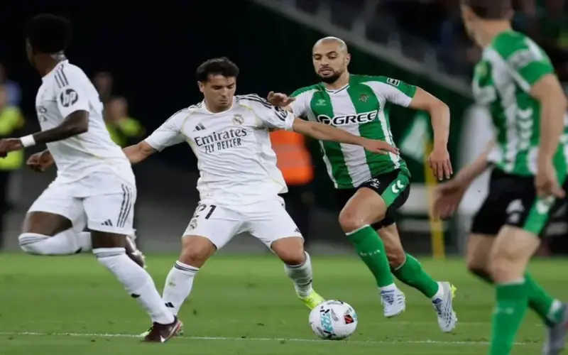 ريال مدريد يتعادل إيجابياً مع ريال بيتيس في الدوري الإسباني.