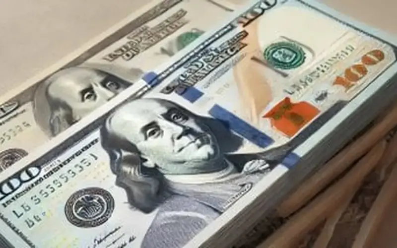 سعر الدولار ينخفض أمام الجنيه ويقترب من كسر 52 جنيهاً