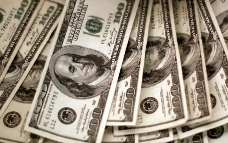 سعر صرف الدولار مقابل الدينار العراقي (USD/IQD): إلى أين يتجه؟