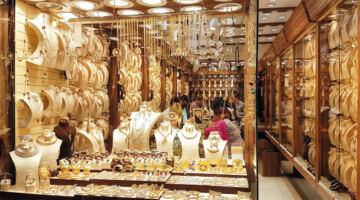 سعر جرام الذهب عيار 21 بالمصنعية يفاجئ السوق بعد قفزة جديدة.. أسعار الذهب اليوم السبت 11 أبريل 2026 في مصر بالصاغة لحظة بلحظة وهل يستمر الارتفاع أم يبدأ التصحيح؟