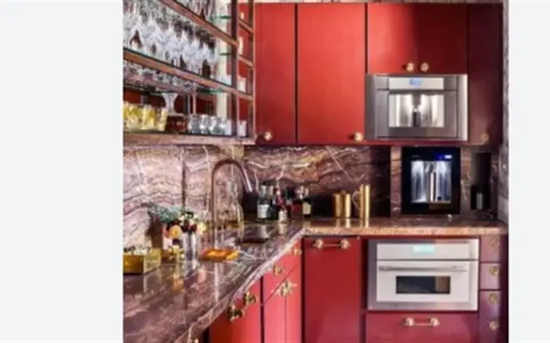 سيكولوجية الألوان في ديكور المطبخ: كيف يؤثر اللون الزيتوني والوردي على راحة المرأة؟