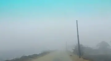 شبورة كثيفة تؤدي لانخفاض مستوى الرؤية.. المناطق المتأثرة بها وإرشادات لتجنبها