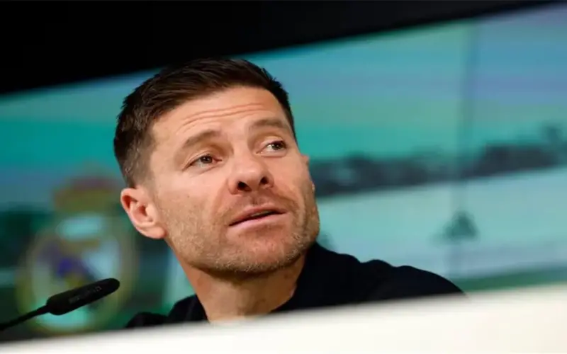 شرط وحيد يفصل تشابي ألونسو عن قيادة تشيلسي