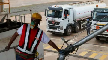 صعود أسعار النفط والدولار بعد تعثر المفاوضات بين طهران وواشنطن