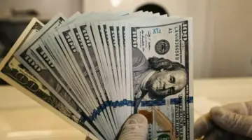 عاجل: تراجع مفاجئ للدولار أمام الجنيه.. 3 بنوك كبرى تخسر 15 قرشاً في تعاملات الأحد – ماذا حدث؟