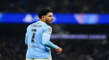 عملاق إنجليزي يصر على ضم عمر مرموش في الصيف المقبل