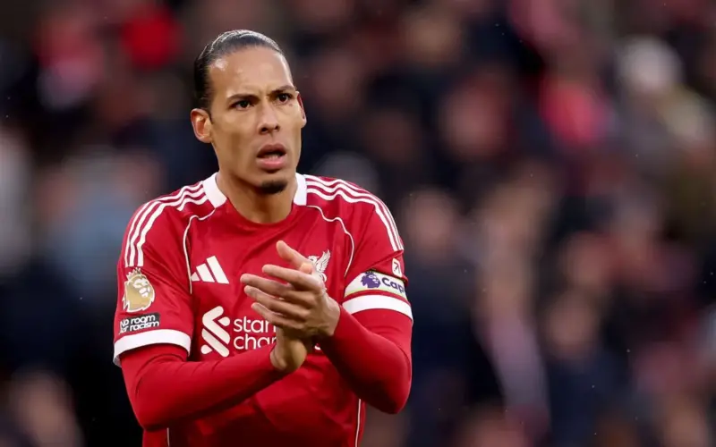 فان دايك يوجه تحذيراً لإدارة ليفربول بشأن أزمة التذاكر