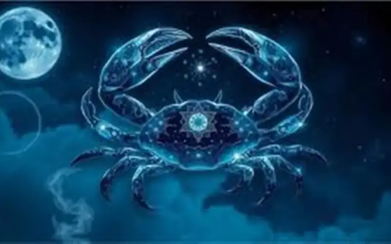 فرص مالية في طريقها لمولود برج السرطان اليوم.. لا تتجاهل نصائح الفلك