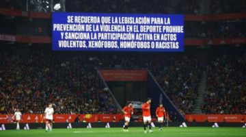 فيفا يتدخل عقب هتافات معادية للإسلام في مباراة إسبانيا ومصر