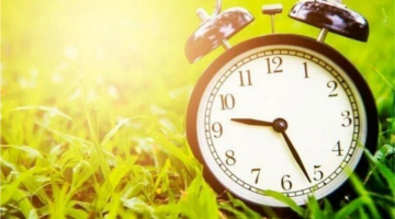 كيف تتأكد من ضبط ساعة هاتفك تلقائيا مع بدء التوقيت الصيفي؟.. خطوة بخطوة