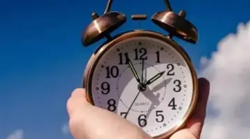 كيف تضبط ساعتك؟ تفاصيل تقديم الوقت ساعة كاملة مع بداية مايو 2026