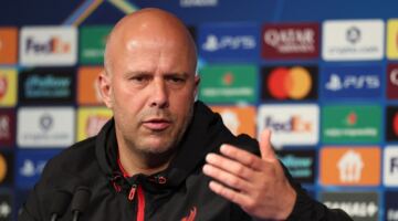 <p>لا يزال آرني سلوت واثقاً من قدرة ليفربول على «منافسة» باريس سان جيرمان بعد أن لمس جوانب إيجابية في الهزيمة المذلة 4-0 أمام مانشستر سيتي.</p><p><em>(ملاحظة: تم تعديل “رأى” إلى “لمس” و “مانشستر سيتي” كما هو المتعارف عليه لغوياً، مع الحفاظ الكامل على الهيكل).</em></p>