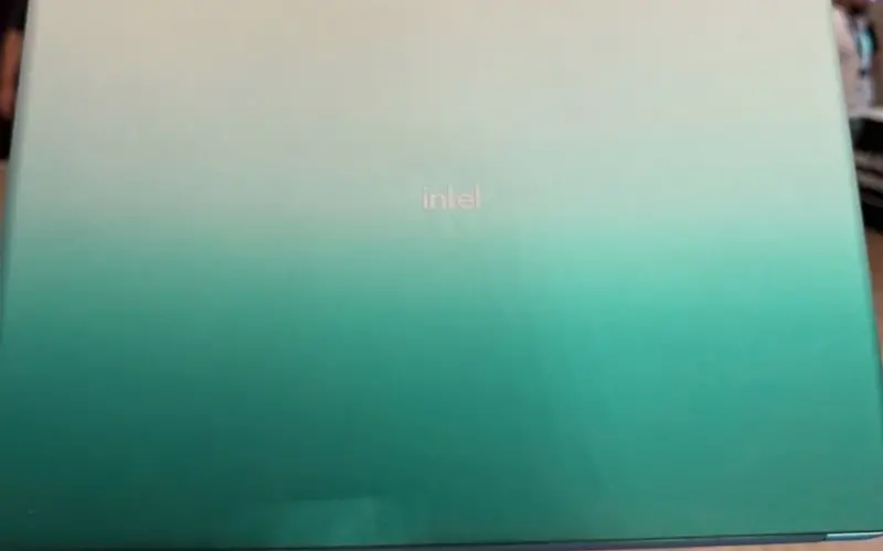 لابتوب جديد بنظام ويندوز 11 قد ينافس MacBook Neo بشدة – 25H