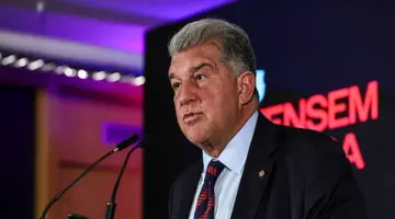 لابورتا يشن هجوماً على «يويفا» بعد وداع دوري أبطال أوروبا