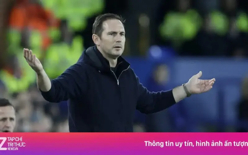 لامبارد يقود كوفنتري للظفر بلقب الدوري الإنجليزي الممتاز بعد 25 عاماً.