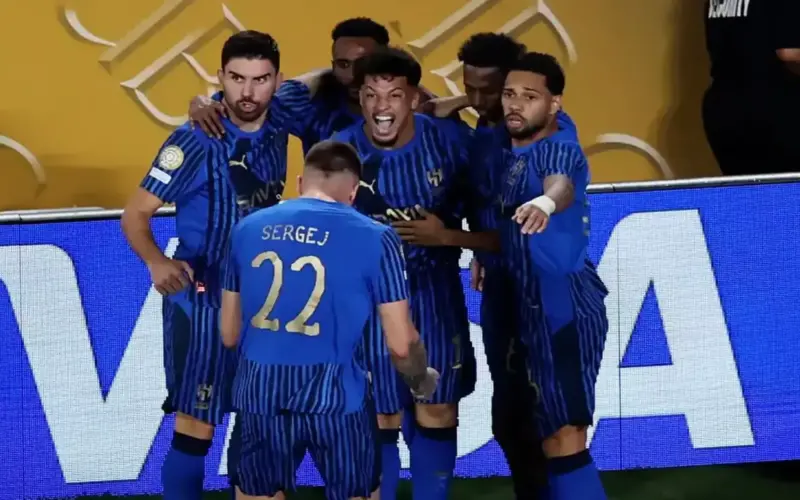 ليفربول وتوتنهام يتنافسان على نجم الهلال