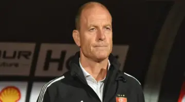 مارسيل كولر يستبعد لاعبا من تشكيل الأهلي أمام سيراميكا كليوباترا في الدوري