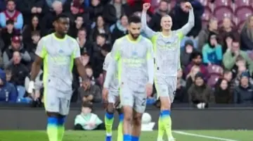 مانشستر سيتي يتجاوز بيرنلي ويخطف صدارة الدوري الإنجليزي.. فيديو وصور