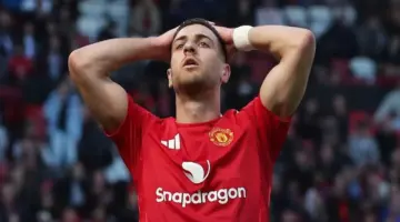 مانشستر يونايتد بالمركز الثالث.