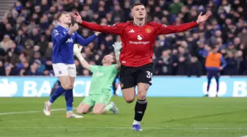 مانشستر يونايتد يحتفي بفوزه على تشيلسي بالماظو شيك ومسلسل اللعبة (فيديو)