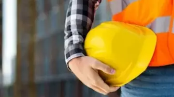 متى يحق لصاحب العمل فصل العامل؟ حالات التعويض والإنهاء غير القانوني في النظام