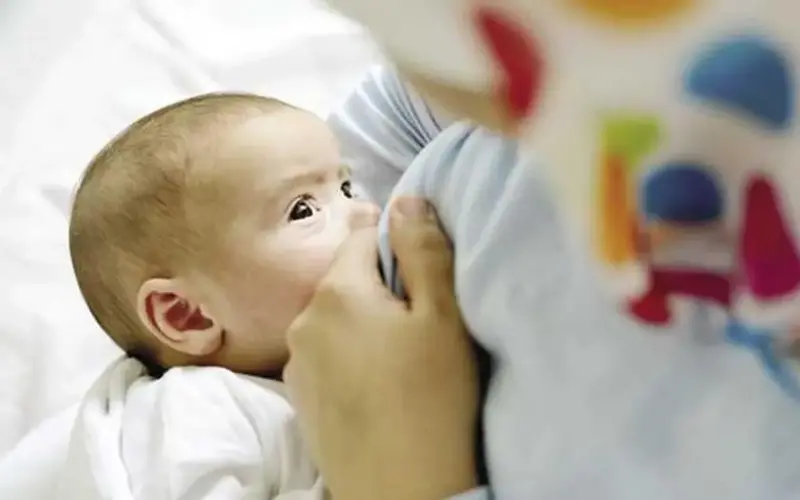 متى يسقط حق الأم في الاستفادة من «ساعة الرضاعة»؟