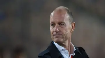 محمد بركات يهاجم يايسله مدرب الأهلي: «واقف سرحان»