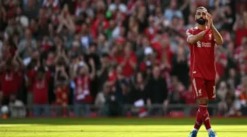 محمد صلاح يغادر مباراة ليفربول وكريستال بالاس مصاباً.. والجماهير تُصفق له