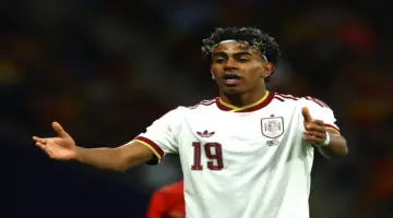 مدرب إسبانيا يستنكر الهتافات المعادية للإسلام ولامين جمال في قلب العاصفة