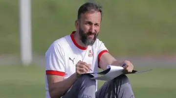 مدرب شباب بلوزداد يصعّد ضد الإدارة قبل مواجهة الزمالك.. وتهديد بـ«كاس»